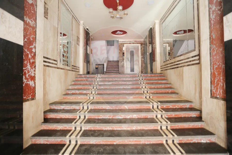 شقه للبيع 110م سبورتنج (فيو نادى سبورتنج - خطوات من ش ابوقير الرئيسي)