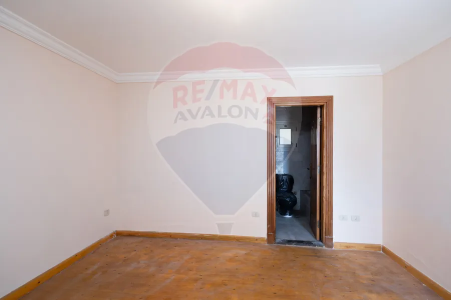 شقة للبيع 190 م جليم (علي الترام مباشرة - عمارة براند)