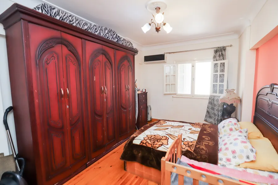 شقة للبيع 110م لوران ( 2 نمرة من البحر )