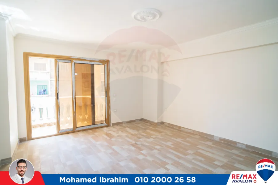 شقة اداري للايجار 220 م سموحة (ش ادمون فريمون)