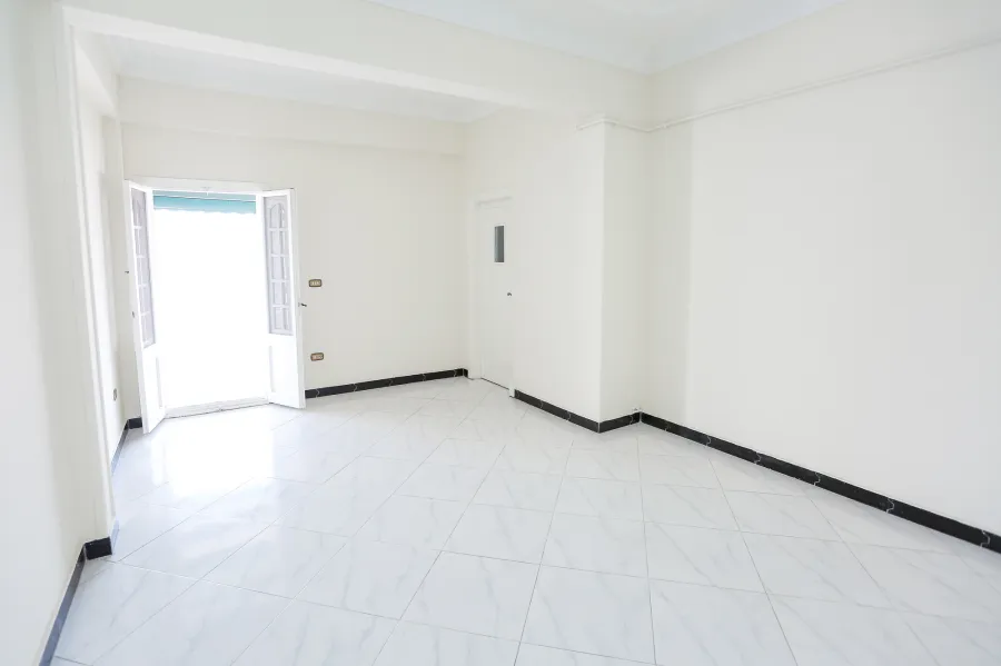 شقة للايجار 200 م كفر عبده (خطوات من حديقة اللمبي)