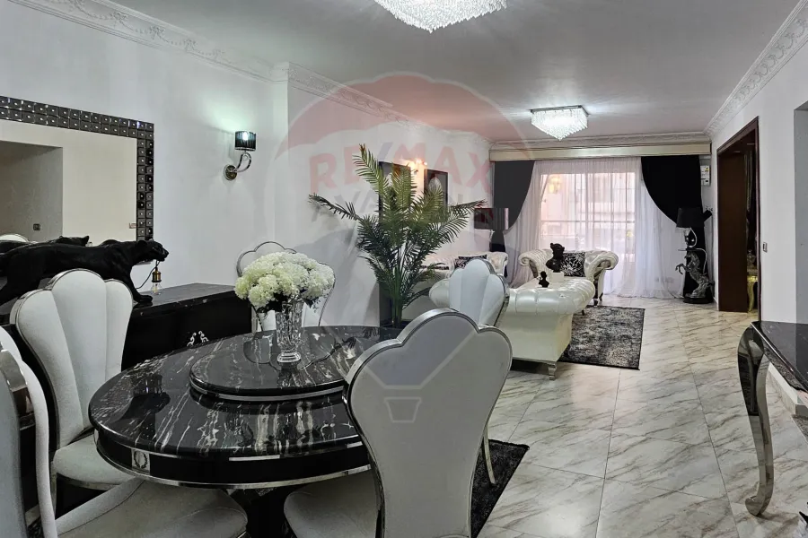 شقة للبيع 165 م لوران (خطوات من ش شعراوي)