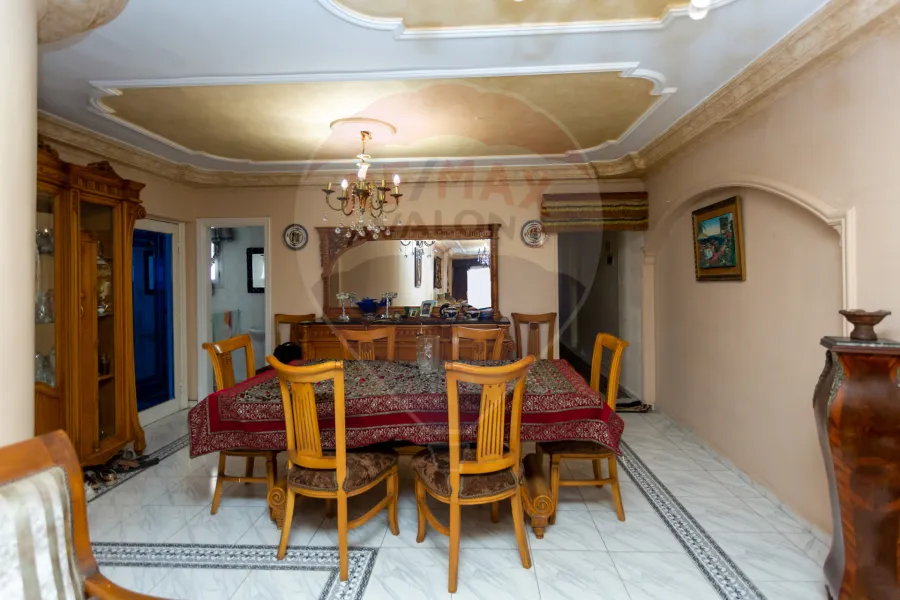 شقة للبيع 195 م  سيدي بشر (ش صالح حمدي)