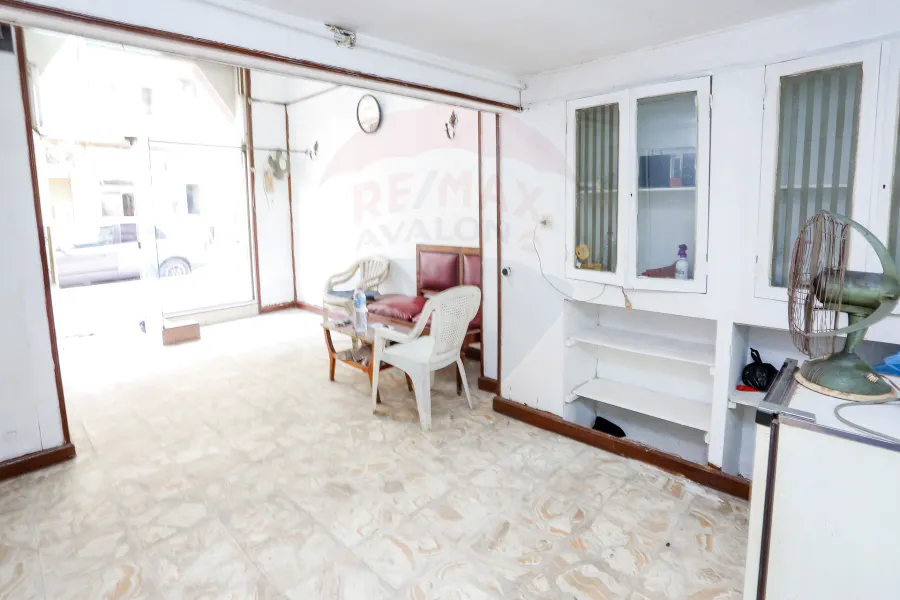 Shop 45 m + Up Floor 25 m for rent Bahri (on the tram - next to Farouk coffee)