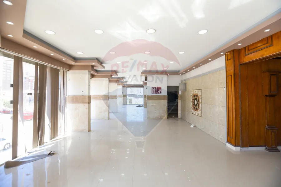 معرض للايجار ٥٥٠م  ميامى ( على الطريق الدولى ٤٥ بجوار مشروع مارسيليا والمدارس الدوليه )