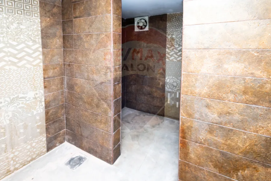 shop for sale 300 m Tharwat (Abdul Hamid Al-Deeb st)