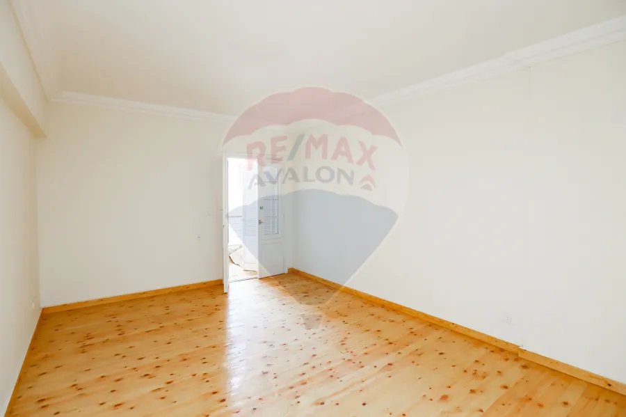 شقة للبيع 255 م جليم ( شارع ابو قير الرئيسي )