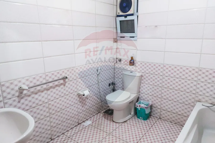 شقة للايجار 222 م سموحة (خطوات من شارع مصطفي كامل)