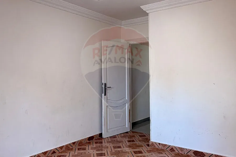 Apartment for sale 100 m Camp Caesar (Steps from Port Said St)