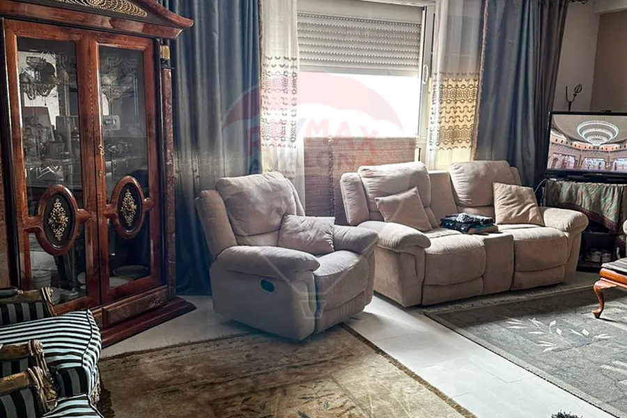 شقة للبيع 170 م كامب شيزار (شارع بورسعيد)