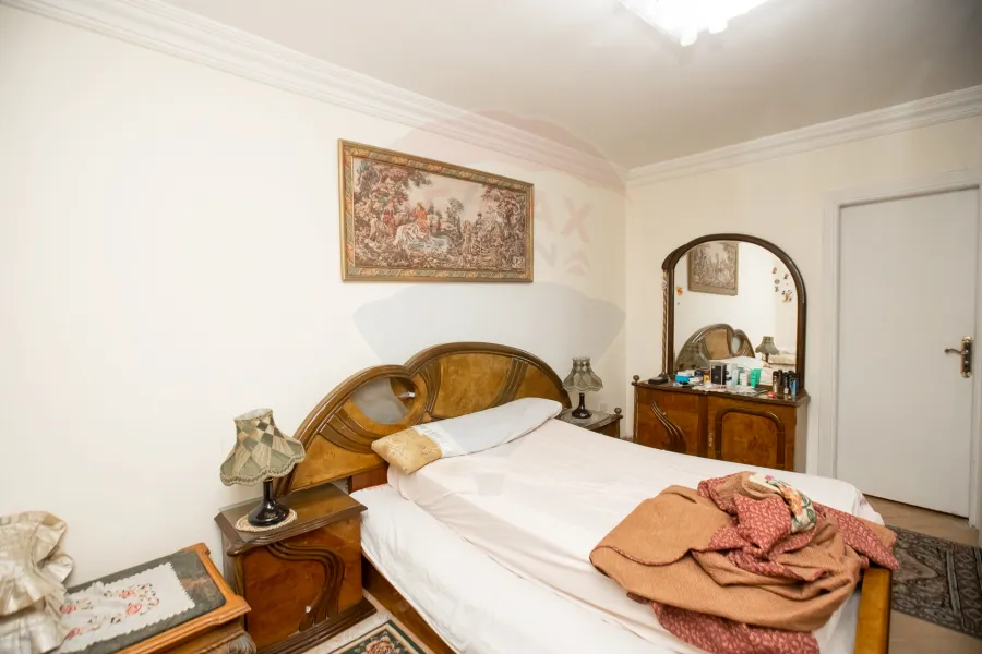 شقة للبيع 145م كامب شيزار (علي البحر مباشرة)