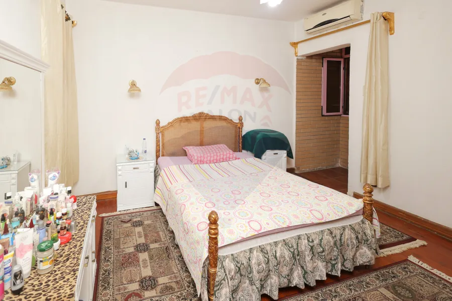 شقة للبيع 130 م جليم ( خطوات من البحر)