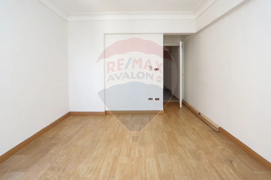 شقة للبيع 190م جليم (شارع ابوقير الرئيسي)