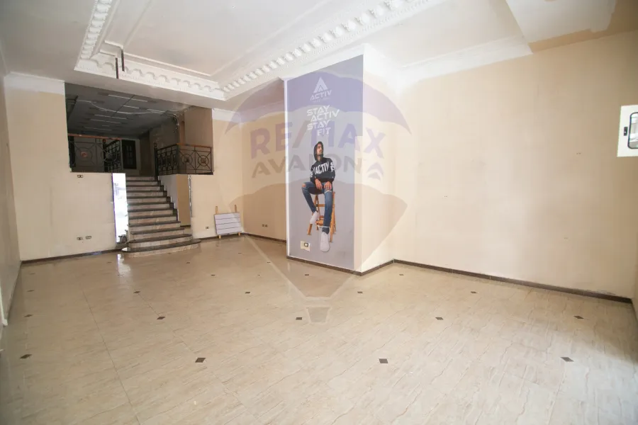 محل للإيجار 103 م لوران (على الترام مباشرة)