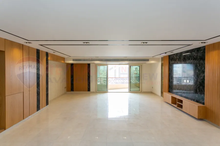 شقة للبيع 280 م جليم (ش ابو قير مباشرة)