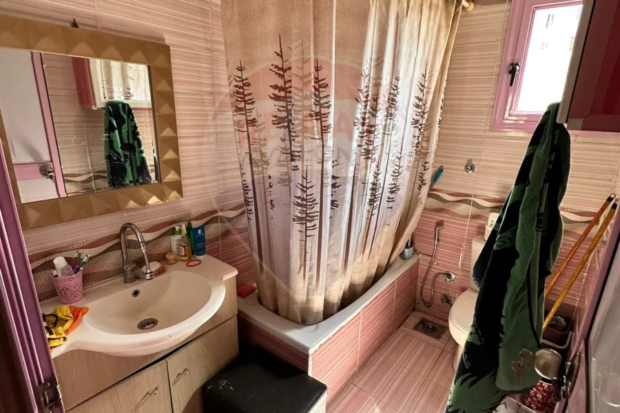 Apartment for sale 135 m Moharam Bek (Zein El Abidin St.)