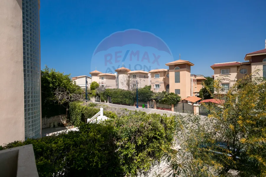 فيلا ستاند الون للبيع 560 م كينج مريوط (كومباوند العروبه رويال)