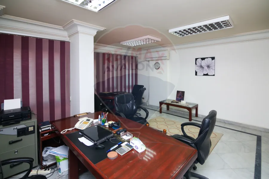 مقر ادارى  للبيع 240 م سموحة (ش توت عنخ امون)