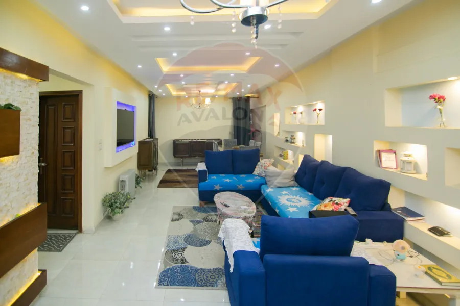 شقة للبيع 155 م  سموحة (ش الهيلتون - خطوات من جرين بلازا)