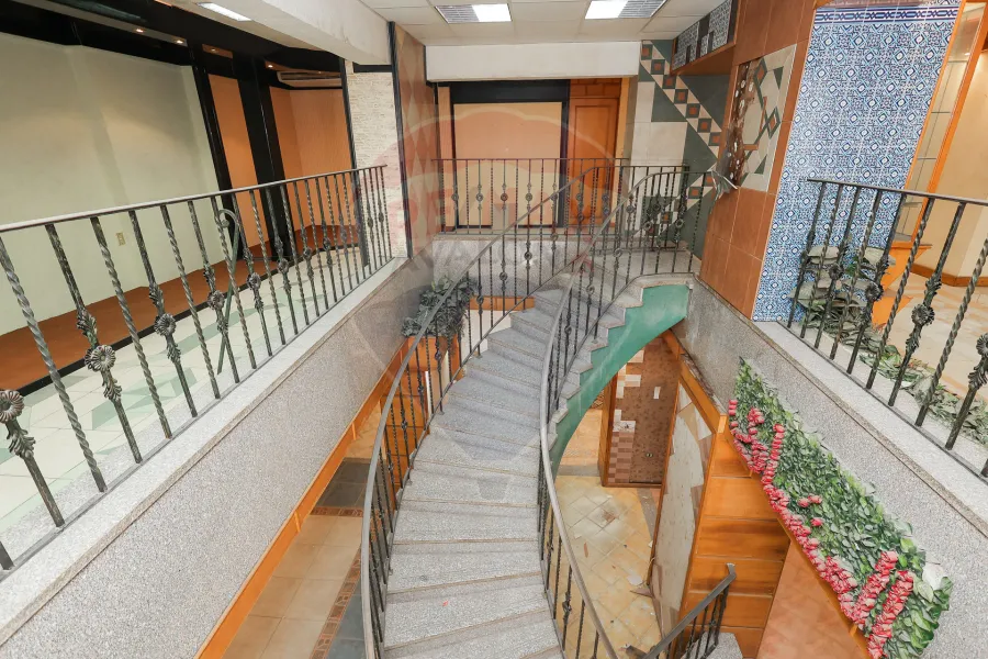 محل + ميزان للبيع 345 م  سموحة (بجوار الهلال الاحمر و مستشفى الاندلسية)