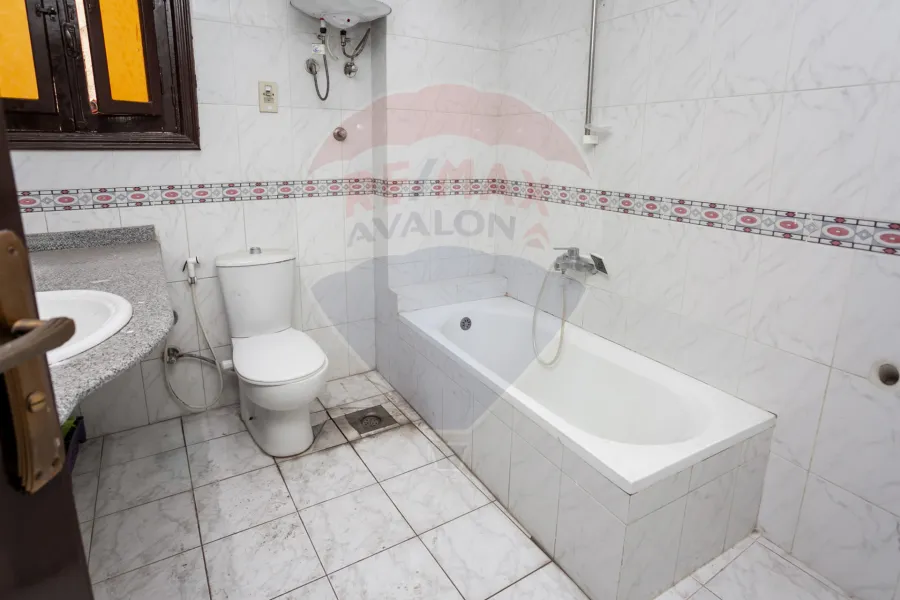 شقة بروف للايجار المفروش 400 م الازاريطة (خطوات من كلية طب الأسنان