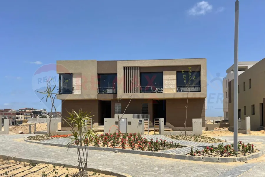 فيلا كورنر للبيع 294 م بالم هيلز اسكندرية