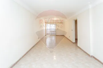 شقه للبيع 149 م سموحة (ابراج السرايا امام جرين بلازا)