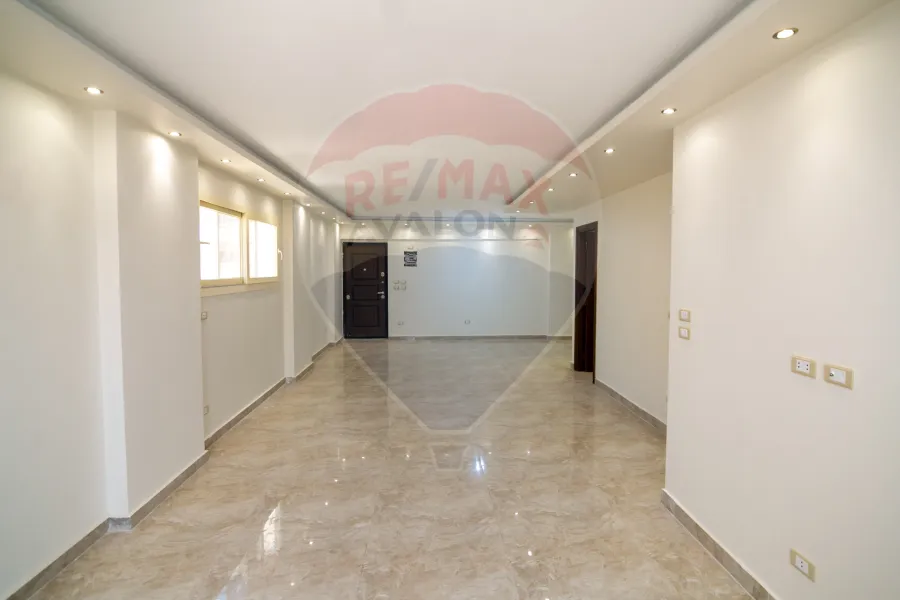 شقة للبيع 135 م جليم (ش محمد مقبل - متفرع من البحر)