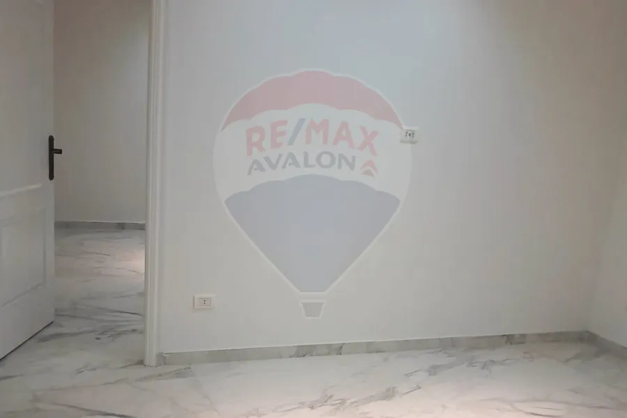 Administrative unit for rent 53 m Al-Azarita (Quota Land)