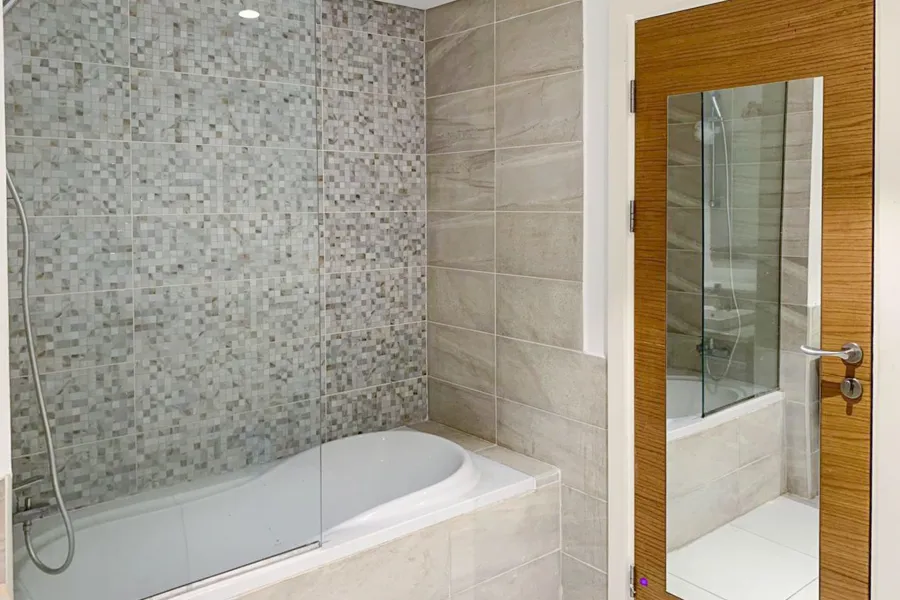 ستوديو بجاردن مفروش للبيع (مارينا ريزيدنس - مراسي) 100 م