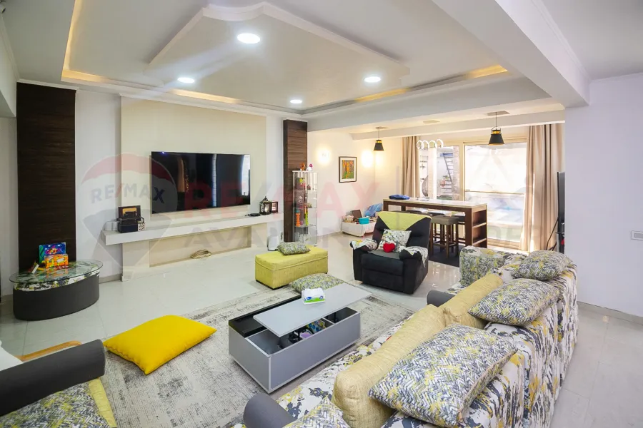 فيلا ستاند الون للبيع 1,100 م كينج مريوط ( خطوات من الهيلتون)