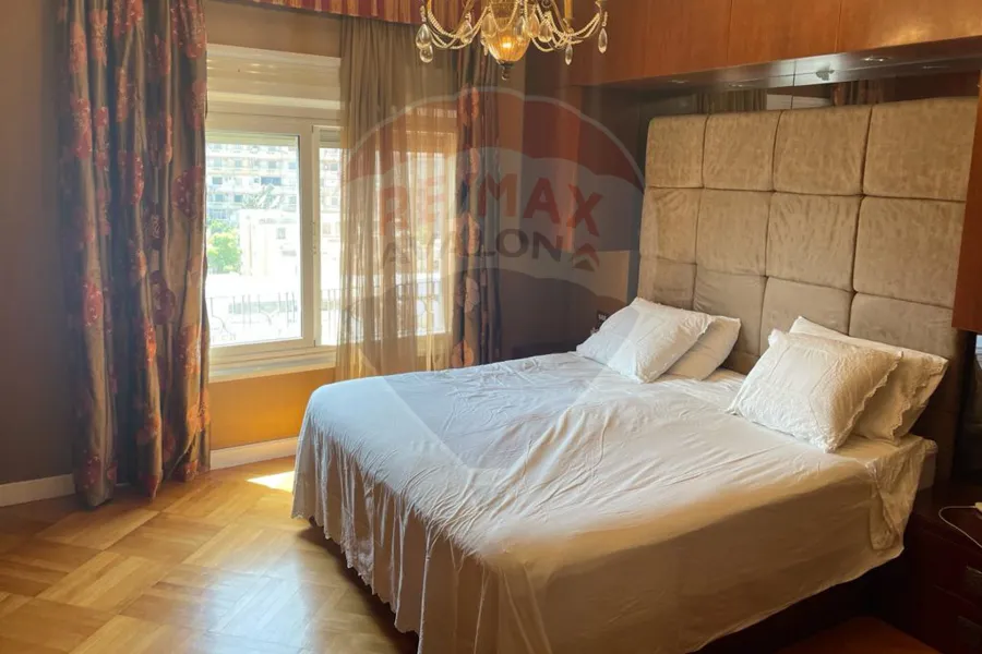 شقه للبيع 180 م كفر عبده (خطوات من ش أبو قير)