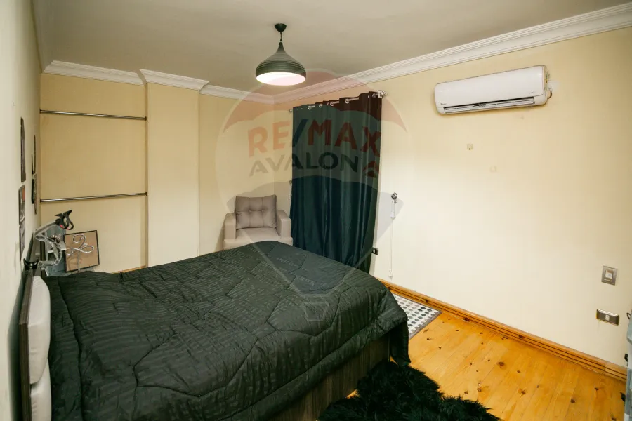 شقة للبيع 188 م الأزاريطة (علي الترام مباشرة)