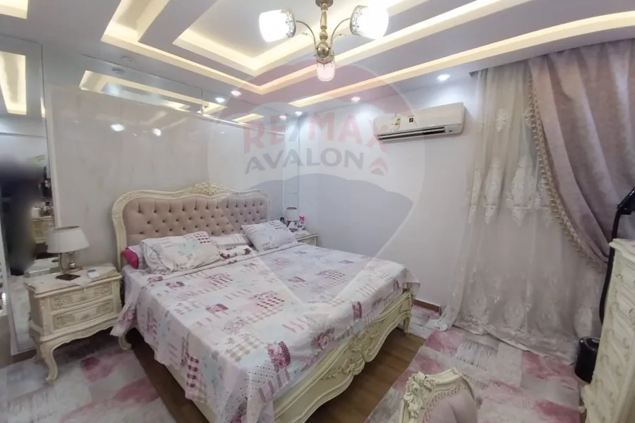 شقة للبيع 160 م المندرة (ش جمال عبد الناصر مباشرة)