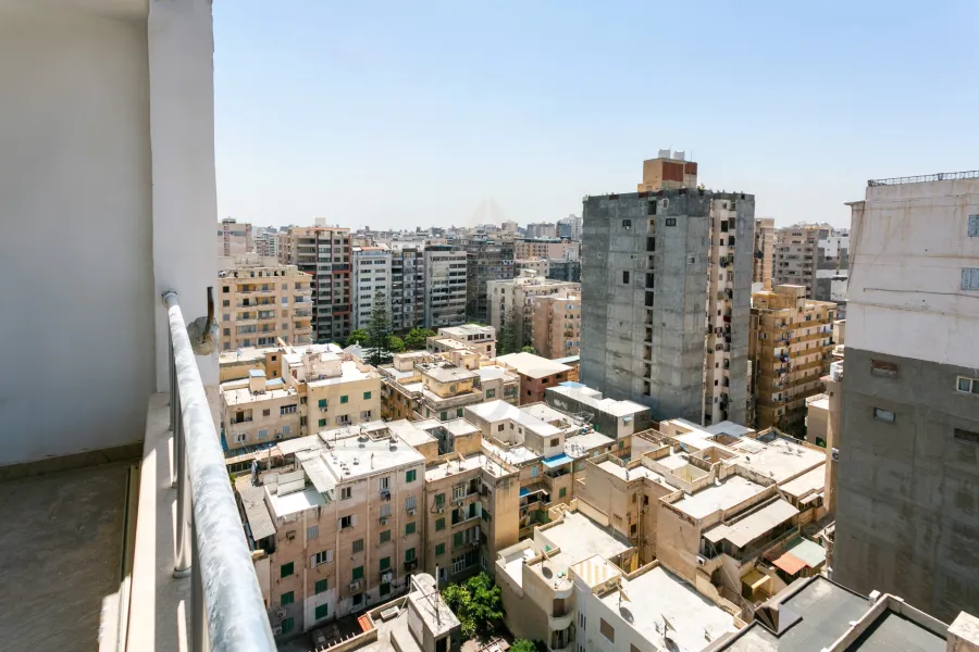 شقة للبيع 135 م جليم (خطوات من الترام)