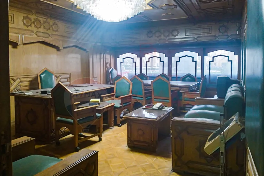 ميزان اداري مفروش  للايجار 250 م لوران (ش الاقبال)