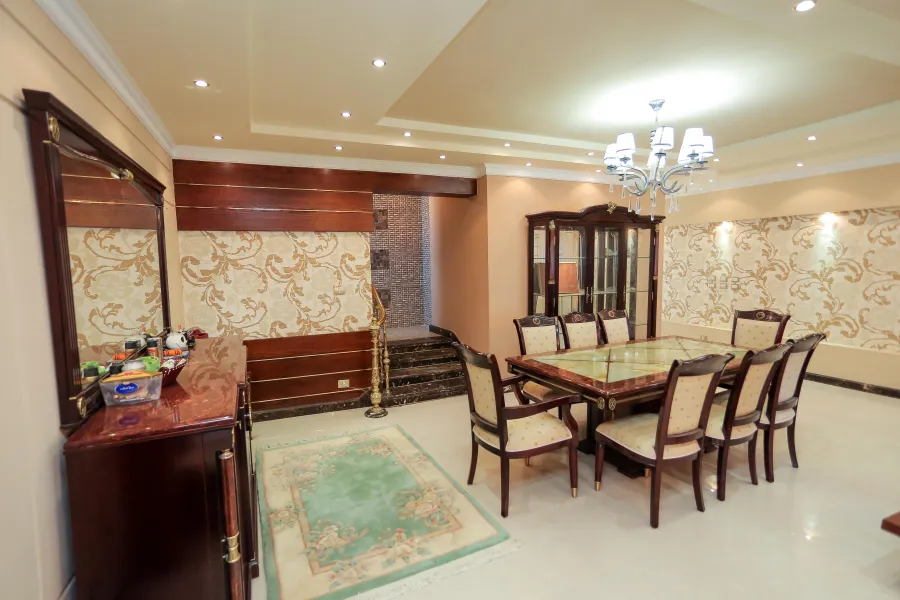 شقة للبيع 235 م الحى اللاتيني ( ش فؤاد رأساً - امام هيئة ميناء الاسكندرية )