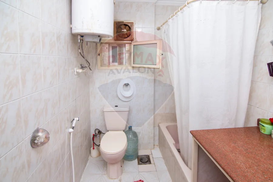 شقة للبيع 120 م  المندرة  (ش جمال عبدالناصر الرئيسي)