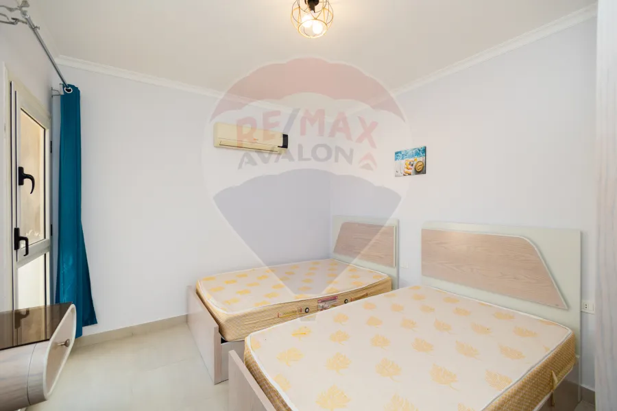 شاليه ارضي مفروش للبيع (سي فيو - رأس الحكمه) 120 م