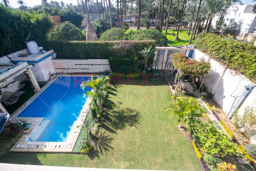 فيلا ستاند الون للبيع 1,100 م كينج مريوط ( خطوات من الهيلتون)