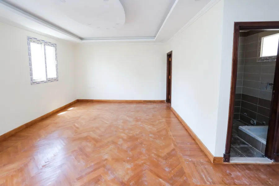 شقة دوبلكس مسجلة شهر عقارى للبيع 400 م لوران (ش شعراوى علي الترام مباشرة)