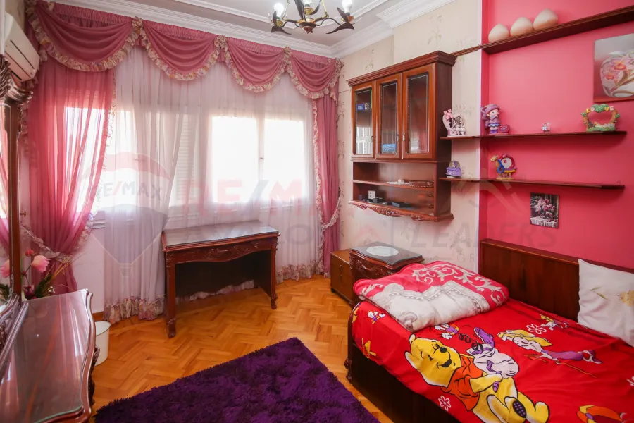 شقه للايجار المفروش 170 م رشدي (متفرع من ش ابوقير)