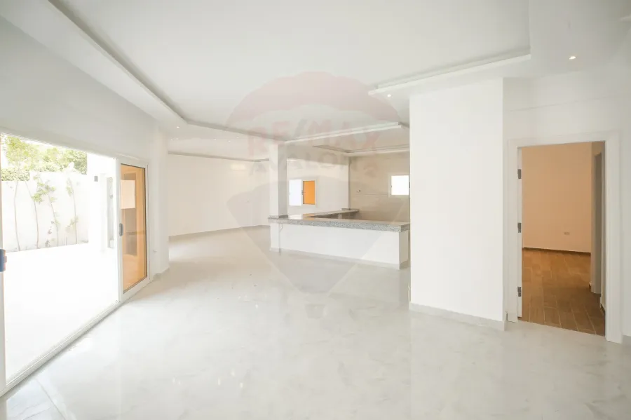 فيلا مستقله للبيع الكينج (طريق الكافوري بجوار واحة خطاب)