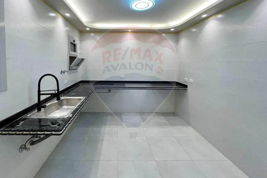 شقة أرضي مرتفع للبيع 200م + 165م حديقة لوران