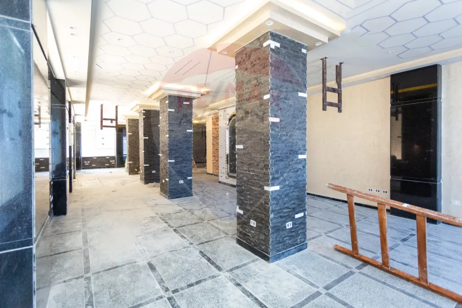 محل للبيع 365 م سبورتنج (علي البحر مباشرة)