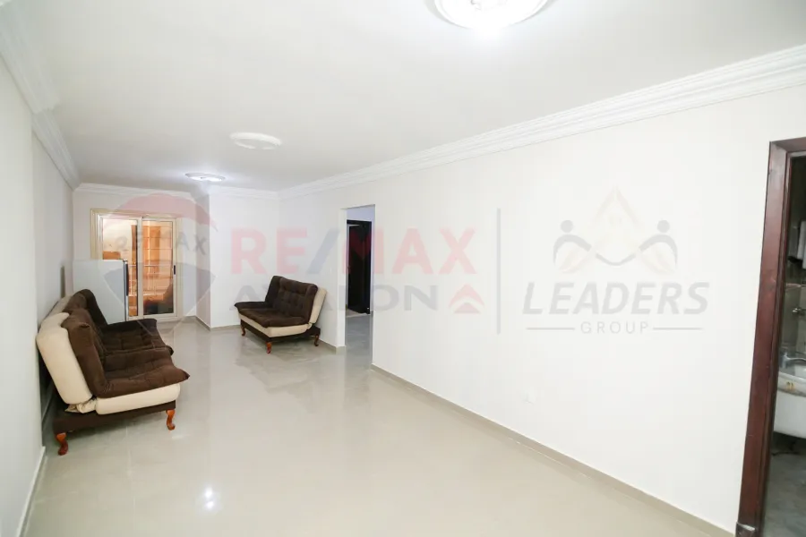 شقه للبيع 145 م كفر عبده (ش سكينة بنت الحسين)