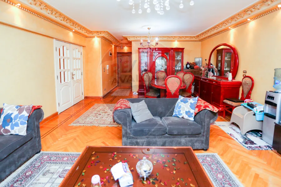 شقة للبيع 135 م سموحة (المربع الذهبي)