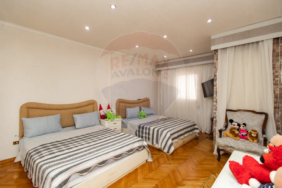 شقة للبيع 350 م  سابا باشا (على البحر مباشرة)