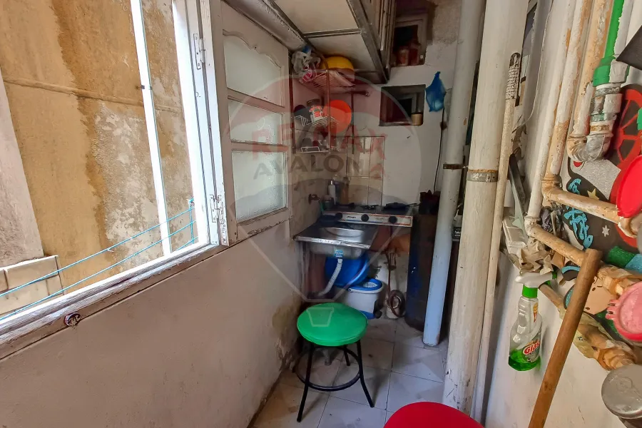 ميزان للإيجار 100 م محرم بك (ش بوالينو - على الترام مباشرة)