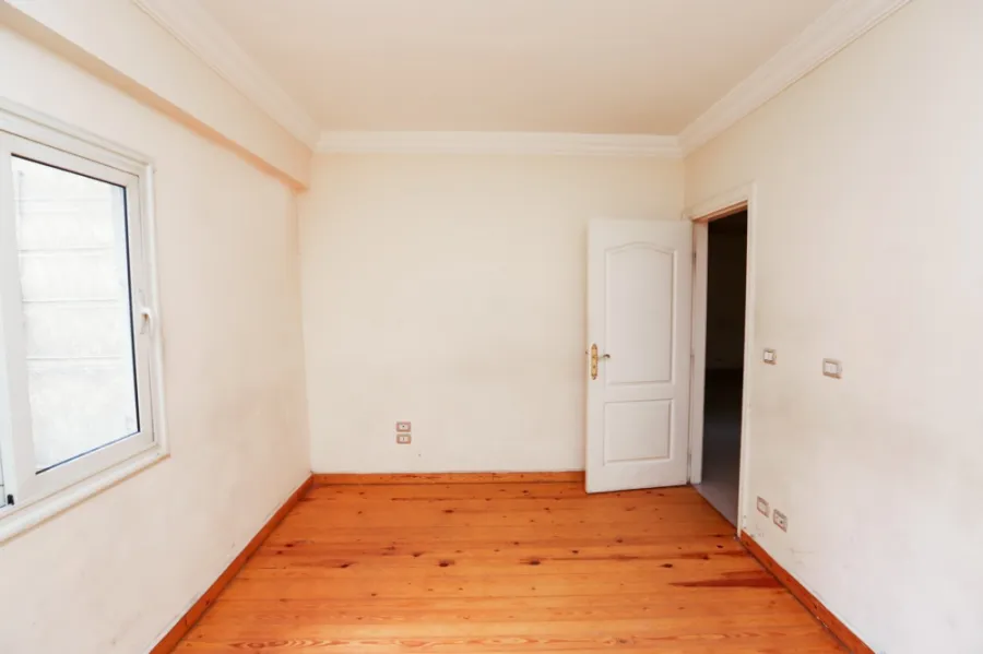 شقة للبيع 276م سموحة - العمارة على ش فوزى معاذ الرئيسى